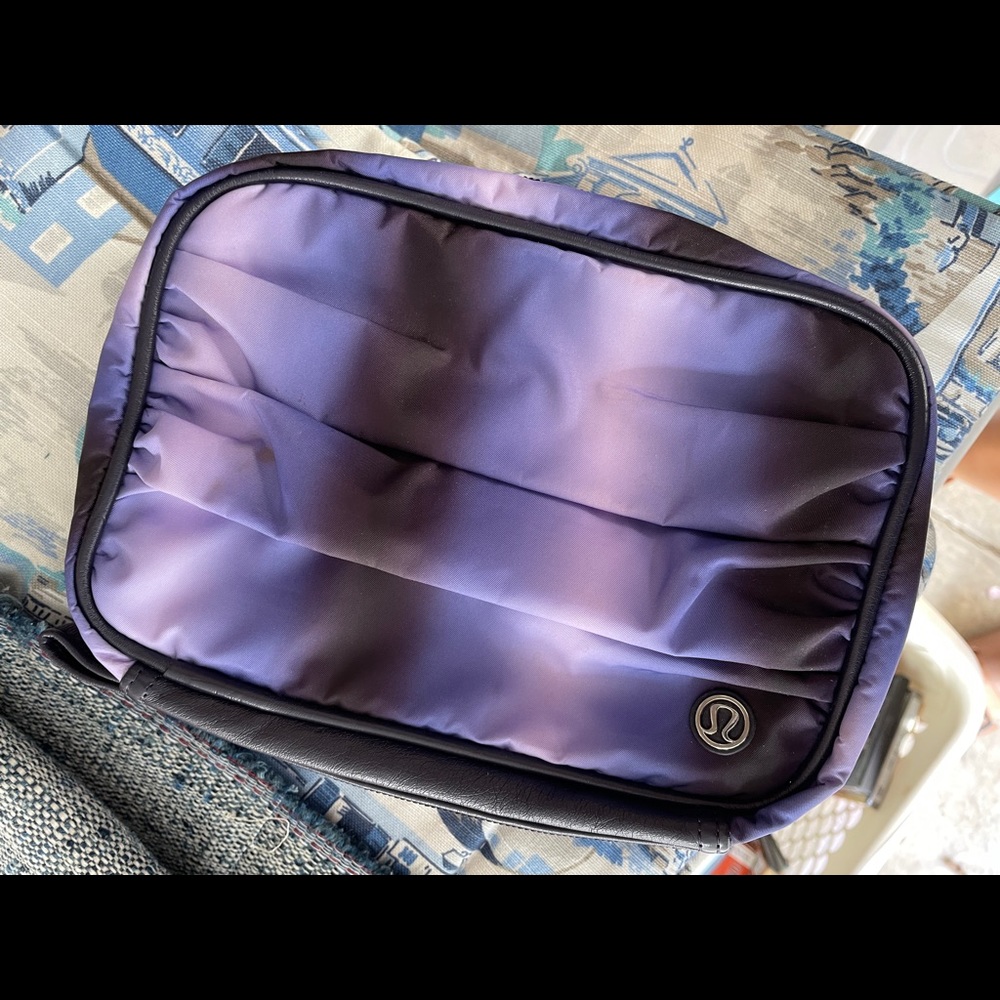 Lululemon makeup or jewelry case
